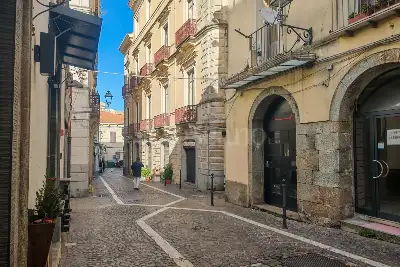 Negozio in affitto, Via Menniti Ippolito, Catanzaro