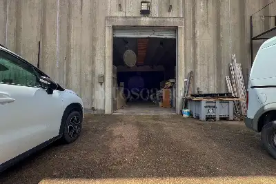 Capannone in vendita, Via Namibia, Olbia