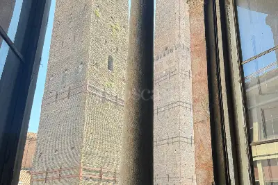 Casa in vendita, Piazza di Porta Ravegnana, Bologna