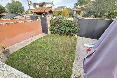 Villino a Schiera in vendita, Via Azzanello , Roma