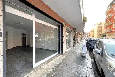 Negozio in vendita, via giuseppe troiani , Roma