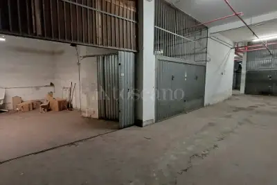 Box in vendita, Via Paola Falconieri, Roma