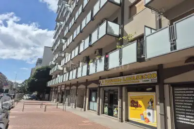 Negozio in affitto, Viale delle Alpi, Palermo