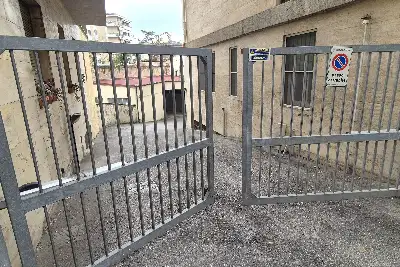 Box in affitto, Via degli Artisti, Firenze