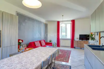 Villa Bifamiliare in vendita, Via della Repubblica, Bisuschio