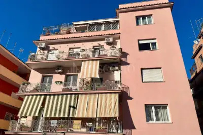 Casa in vendita, Via Emilio Praga, Roma