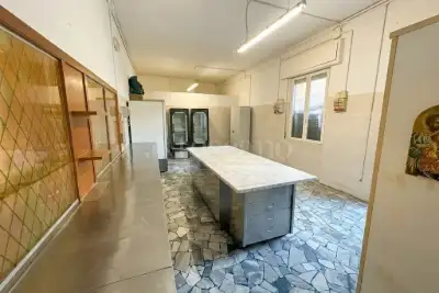 Negozio in affitto, Via Maragliano, Firenze