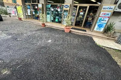 Negozio in vendita, Viale Sirtori, Roma