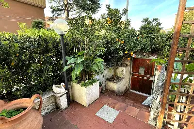 Villino a Schiera in vendita, Via degli Ossoli, Roma