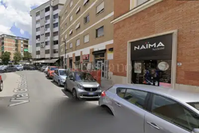 Negozio in affitto, Via Giosuè Carducci, Latina