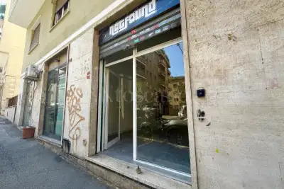 Negozio in vendita, Via Laura Mantegazza, Roma