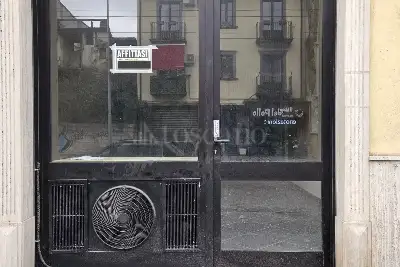 Negozio in affitto, Via Francesco Tedesco, Avellino