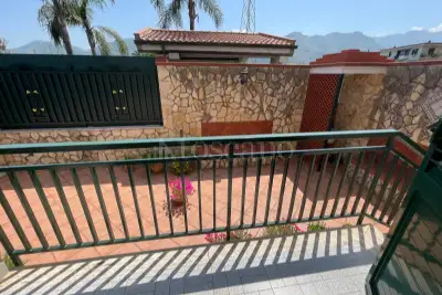 Villa in vendita, Via Sambucia, Palermo