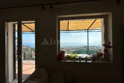 Casa in vendita, Via Trento, Aci Castello