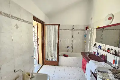 Casa in vendita, Via Cesare Battisti, Carugo