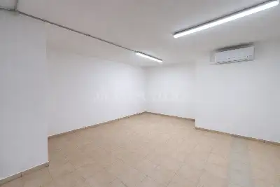 Magazzino in affitto, Via Isonzo , Monza