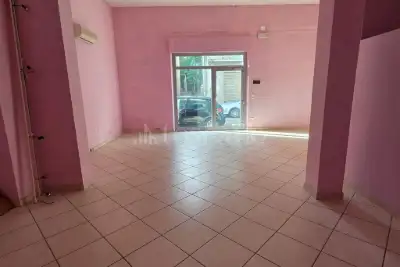 Negozio in vendita, Via IV Novembre, Loreto Aprutino