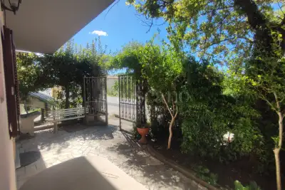 Villino a Schiera in vendita, Via dell'Aquila 13, L'Aquila