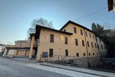 Casa Indipendente in vendita, Via Foscolo, Erba