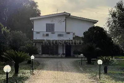 Villa in vendita, Via di Praia a Mare, Fiumicino