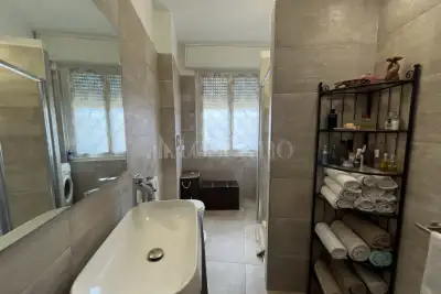 Casa in vendita, Via Lorenteggio, Milano