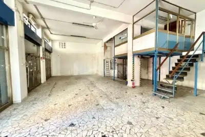 Negozio in vendita, Via Lucio Calpurnio Bibulo, Roma