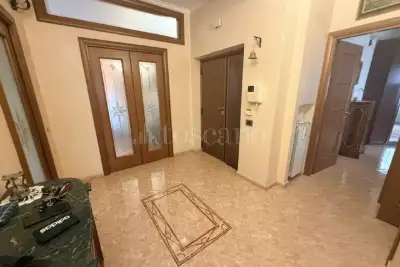 Casa in vendita, Via Virgilio, Pomezia