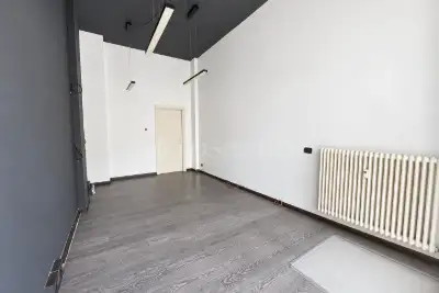 Negozio in affitto, Viale Varese, Como