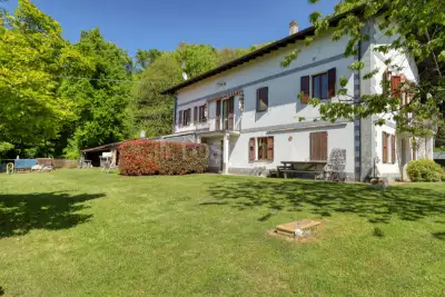 Casa Indipendente in vendita, Via Provinciale, Marchirolo