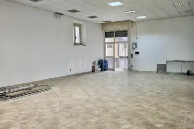 Negozio in affitto, Piazza Garibaldi, Avellino