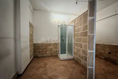 Negozio in vendita, Via Romolo, Brindisi