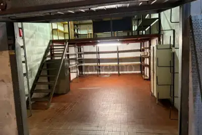 Box in vendita, Via degli Estensi, Roma