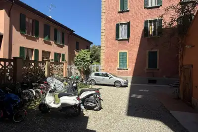 Casa in vendita, Via Castiglione, Bologna