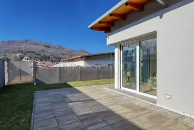 Villa in vendita, Via Dei Motti, Marchirolo