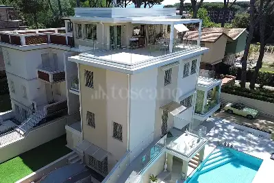 Villa in vendita, Via Luigi Pirandello, Camaiore