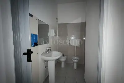 Negozio in vendita, Via Romolo, Brindisi