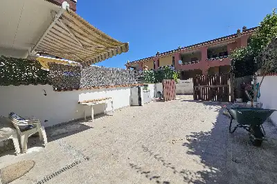 Villino a Schiera in vendita, Via Lago di Como, Pomezia