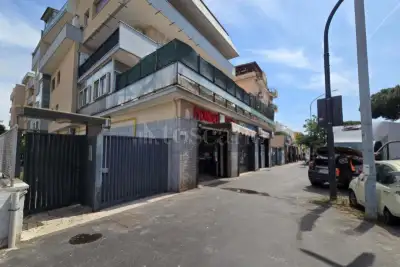 Negozio in vendita, Via Tuscolana, Roma