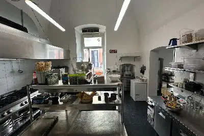 Palazzo in vendita, Via Andrea Da Bari, Bari