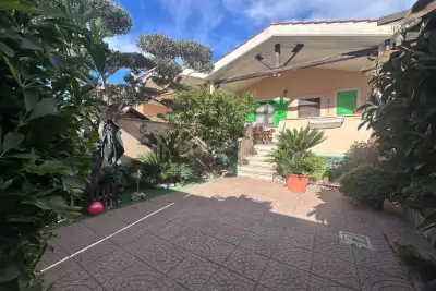 Villino a Schiera in vendita, Via Sesto San Giovanni, Roma