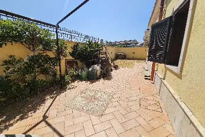 Villa in vendita, Via Rumenia , Pomezia