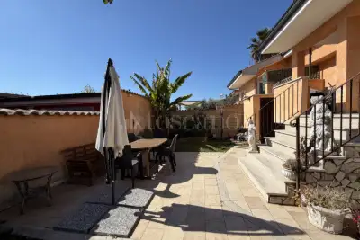 Villino a Schiera in vendita, Via Urbino, Ardea