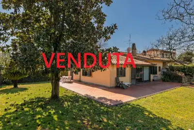 Villino a Schiera in vendita, Largo Olgiata, Roma