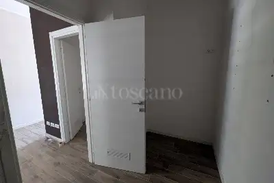 Negozio in vendita, Viale Gianluigi Bonelli, Roma