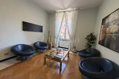 Palazzo in vendita, Via Casalmonferrato, Roma