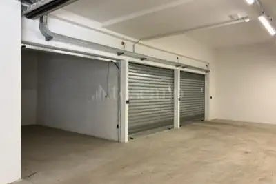 Box in vendita, Via Francesco Baracca, Firenze