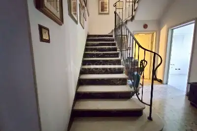 Villino a Schiera in vendita, Via Sem Benelli, Prato