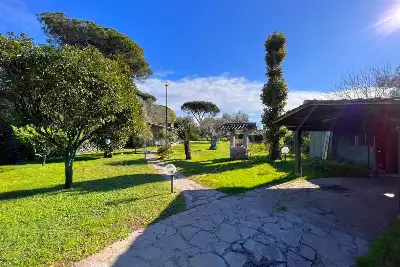 Villa in vendita, Via Alceo, Roma