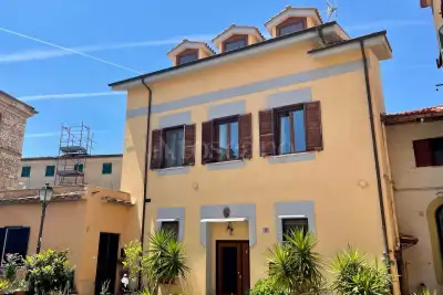 Casa Indipendente in vendita, Piazza Alessandro Manzoni, Monterotondo