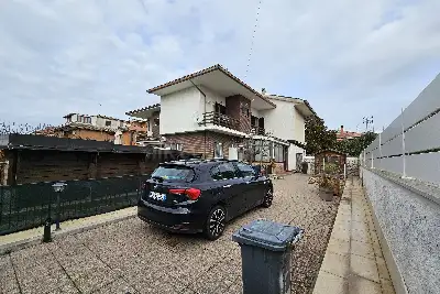 Villino a Schiera in vendita, Via dell'Orione, Pomezia